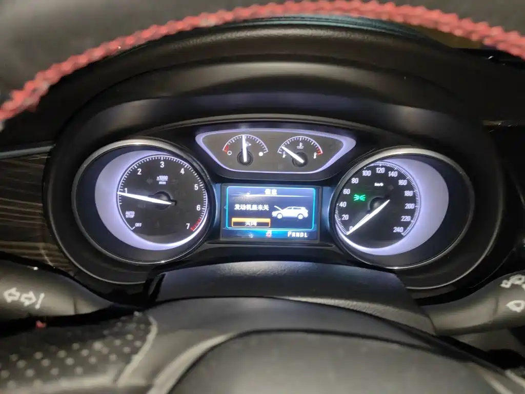 Buick Envision Plus — фото 4