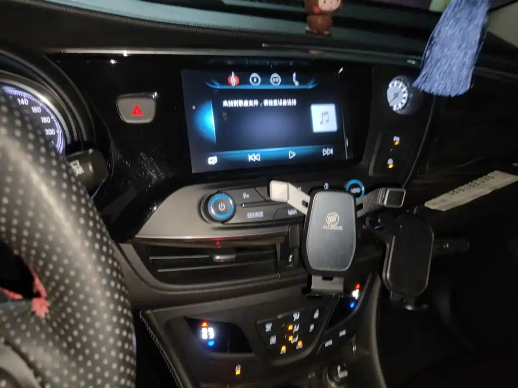 Buick Envision Plus — фото 6
