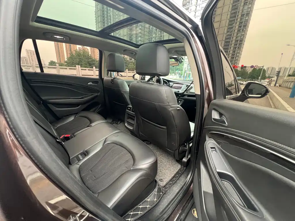 Buick Envision Plus — фото 8