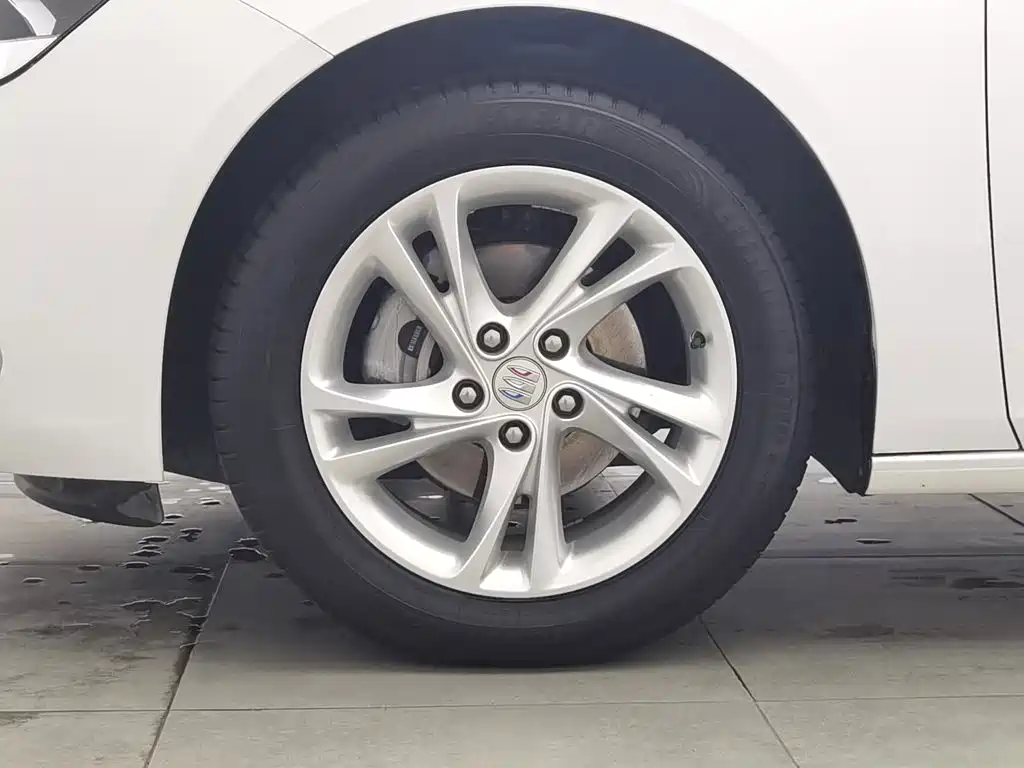 Buick Regal — фото 17