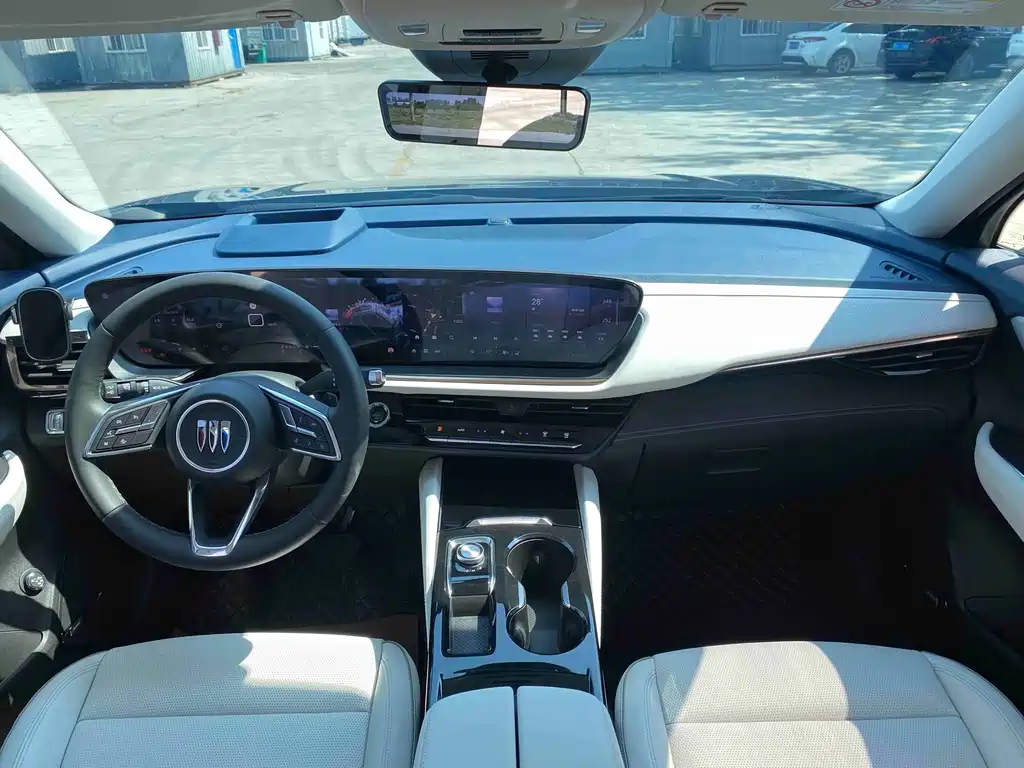 Buick Envision Plus — фото 8
