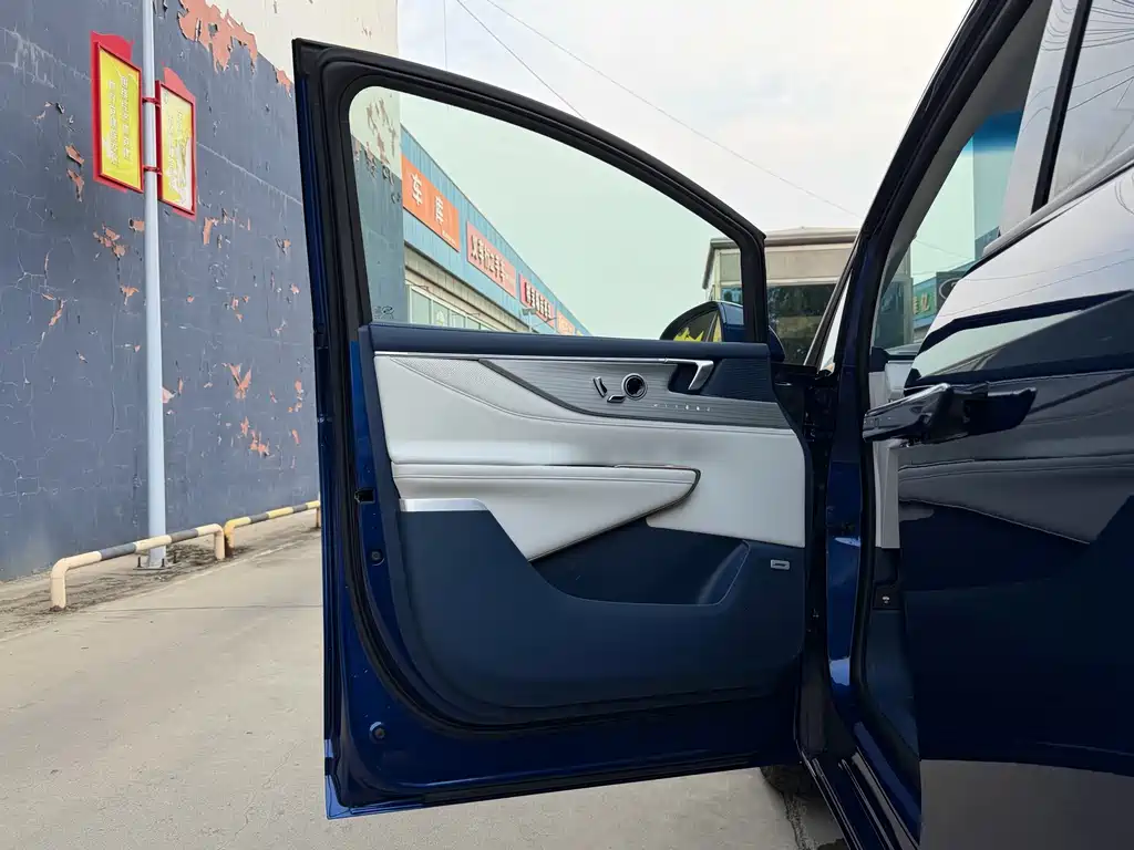 Buick GL8 Hybrid — фото 8