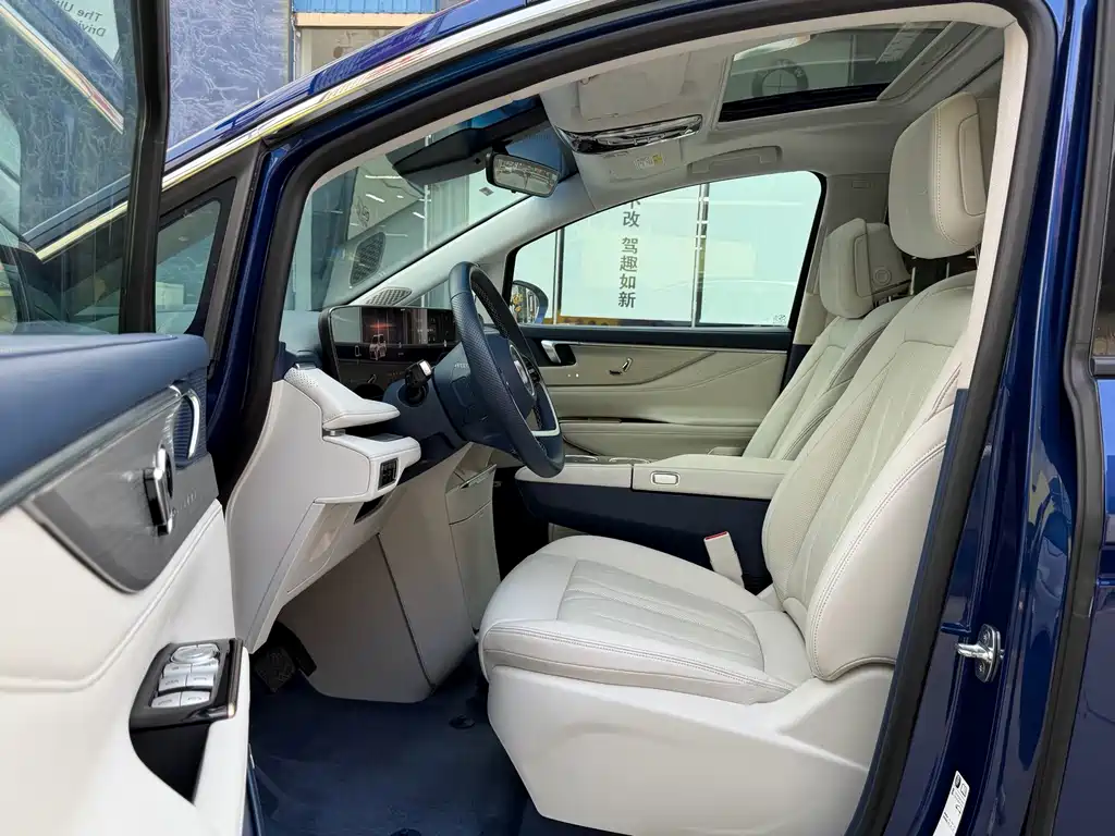 Buick GL8 Hybrid — фото 9