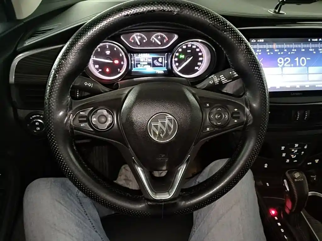 Buick Envision Plus — фото 11
