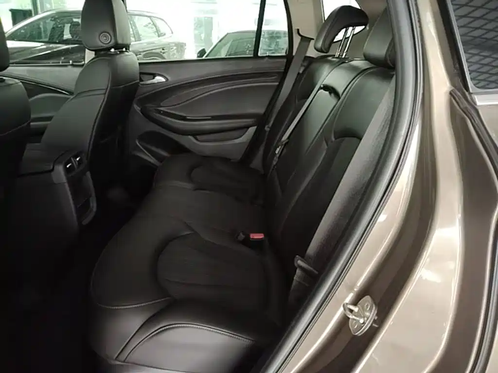 Buick Envision Plus — фото 17