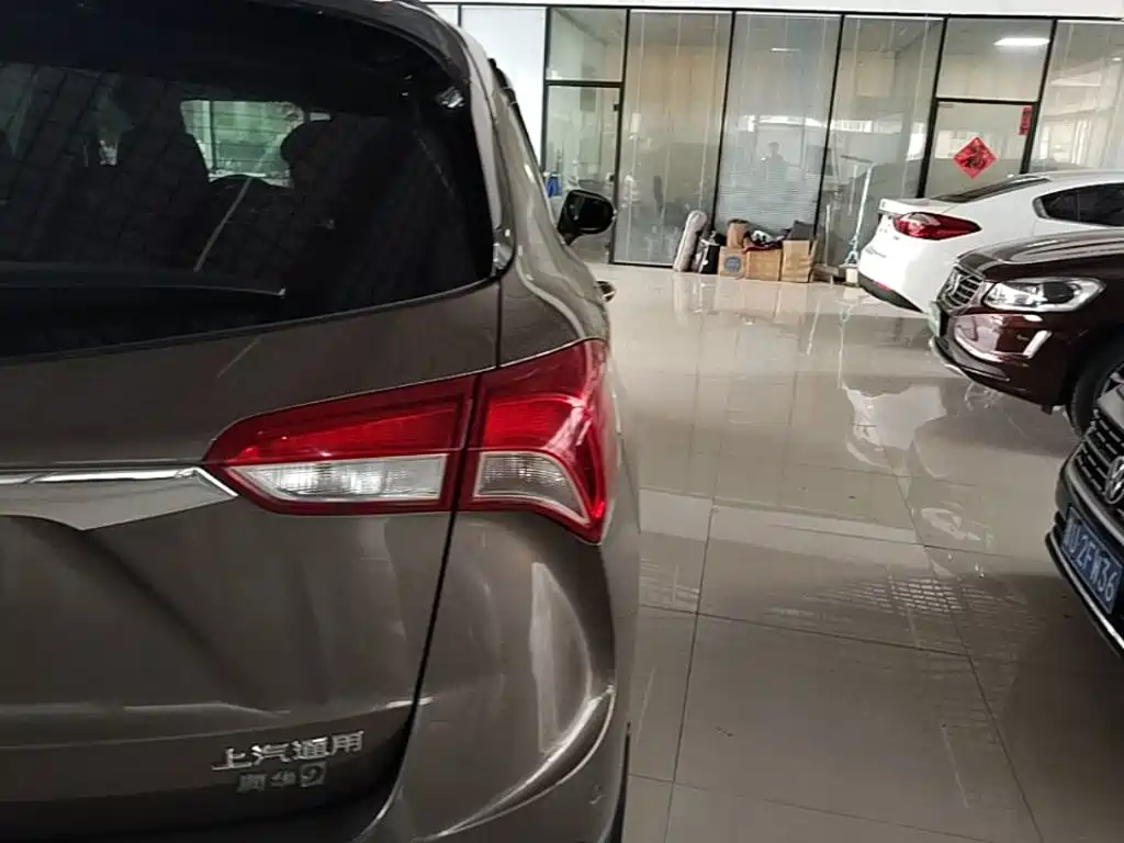 Buick Envision Plus — фото 8