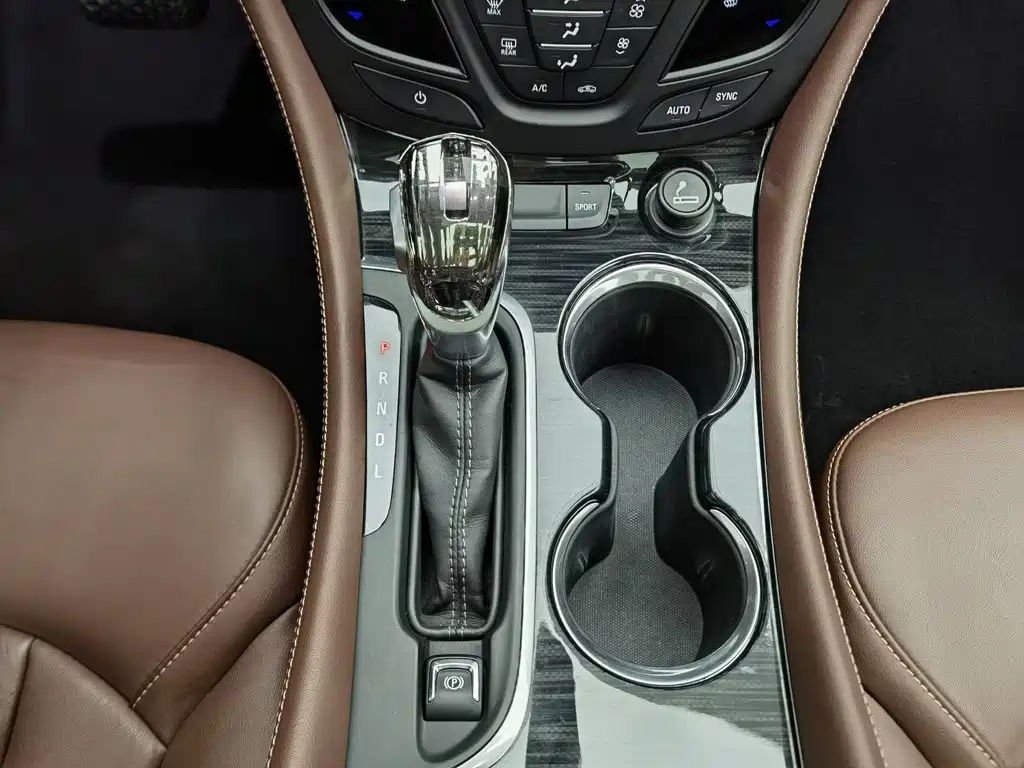Buick Envision Plus — фото 13
