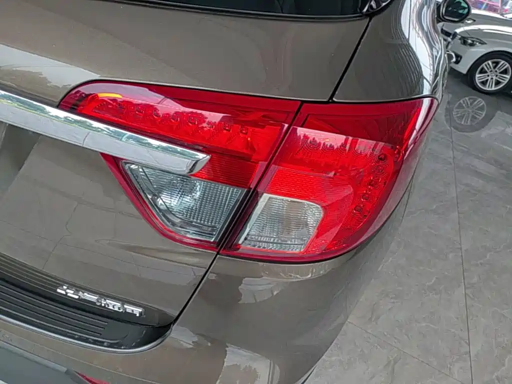 Buick Envision Plus — фото 8