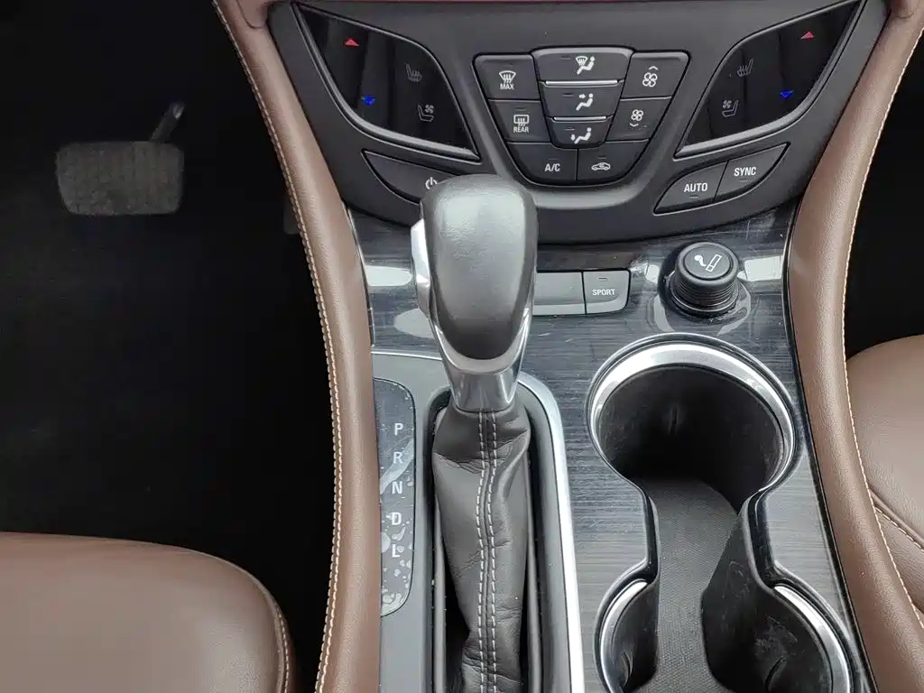 Buick Envision Plus — фото 13