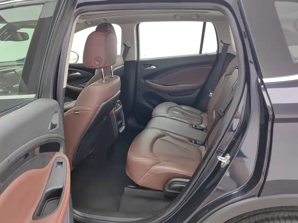 Buick Envision Plus — фото 15
