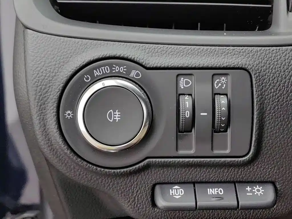 Buick Envision Plus — фото 21