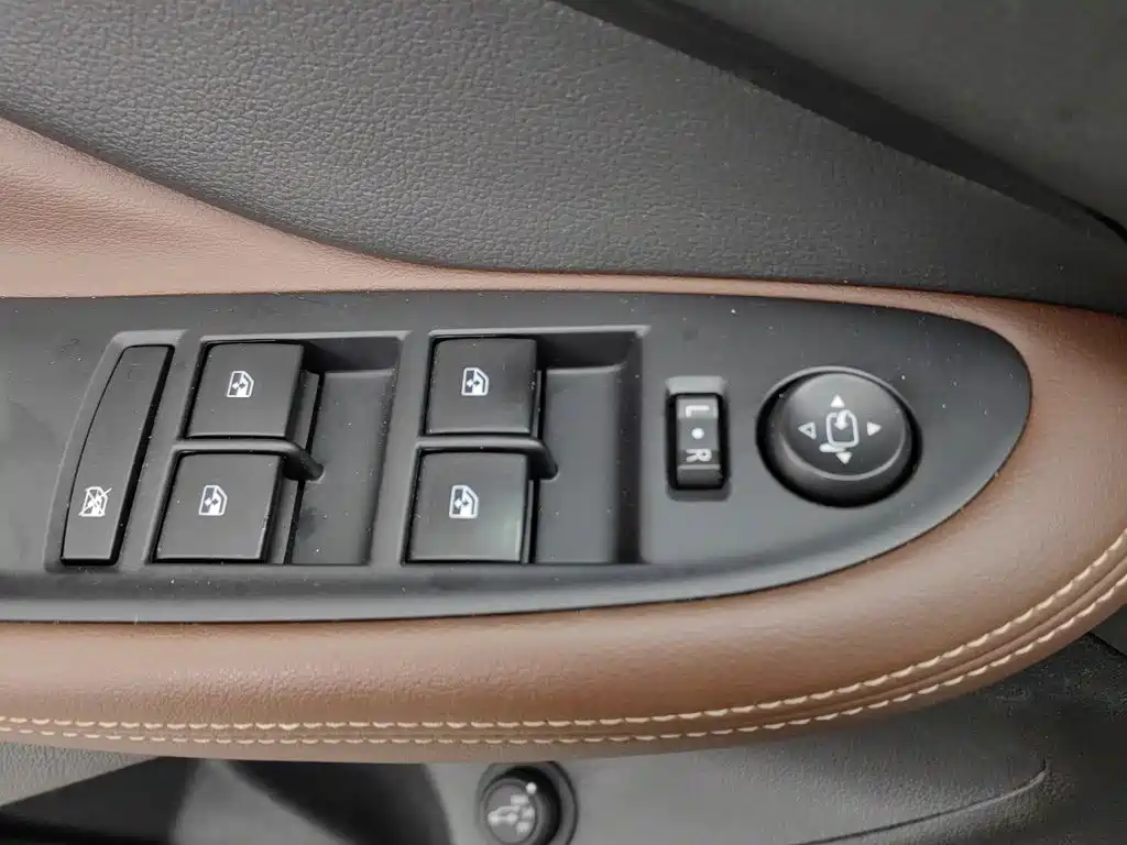 Buick Envision Plus — фото 9