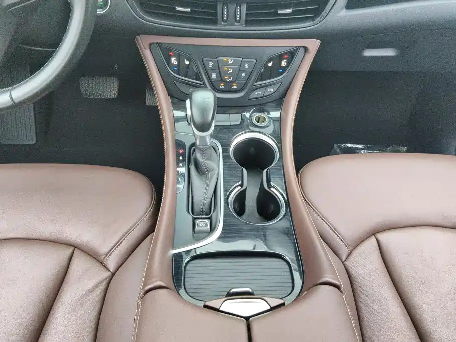Buick Envision Plus — фото 16