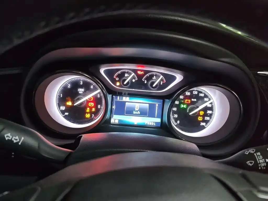 Buick Envision Plus — фото 15