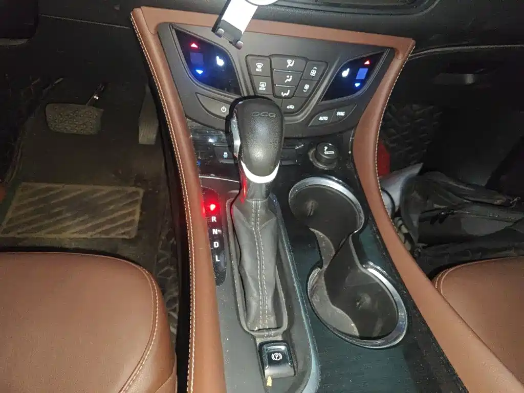 Buick Envision Plus — фото 17