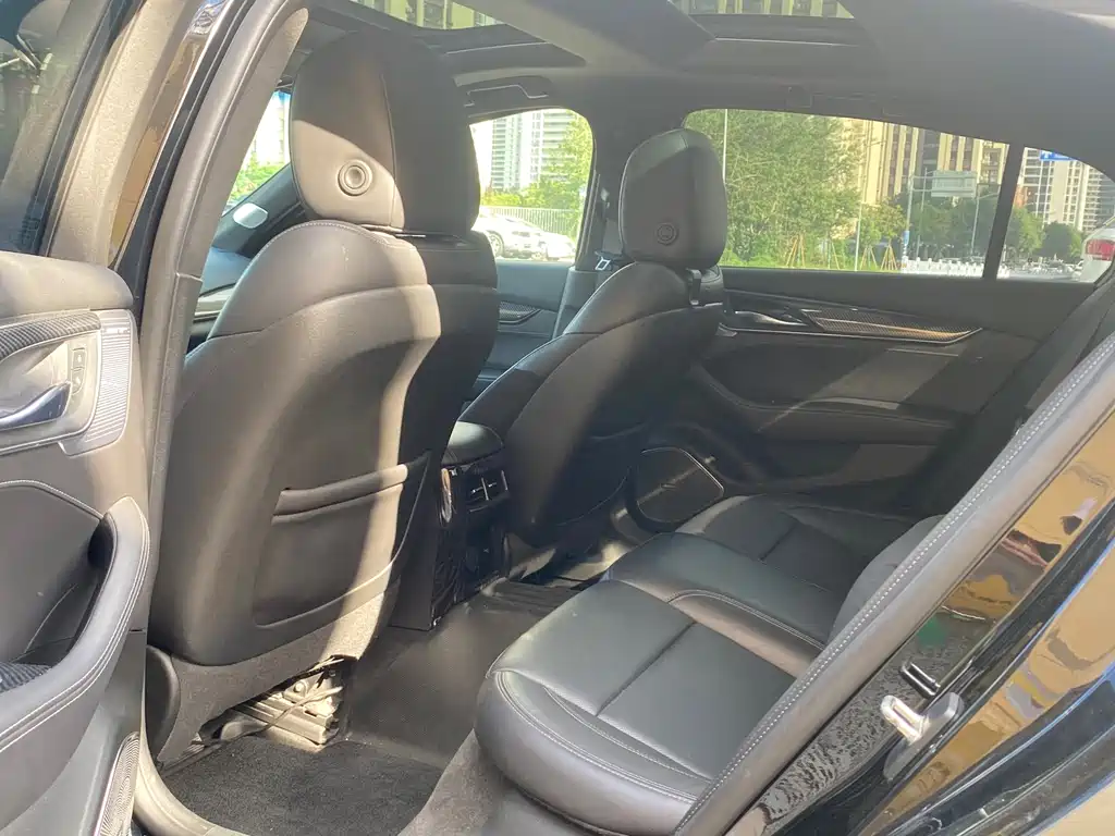 Cadillac CT5 — фото 6