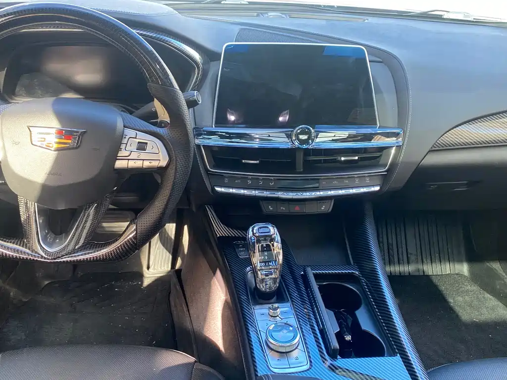 Cadillac CT5 — фото 8