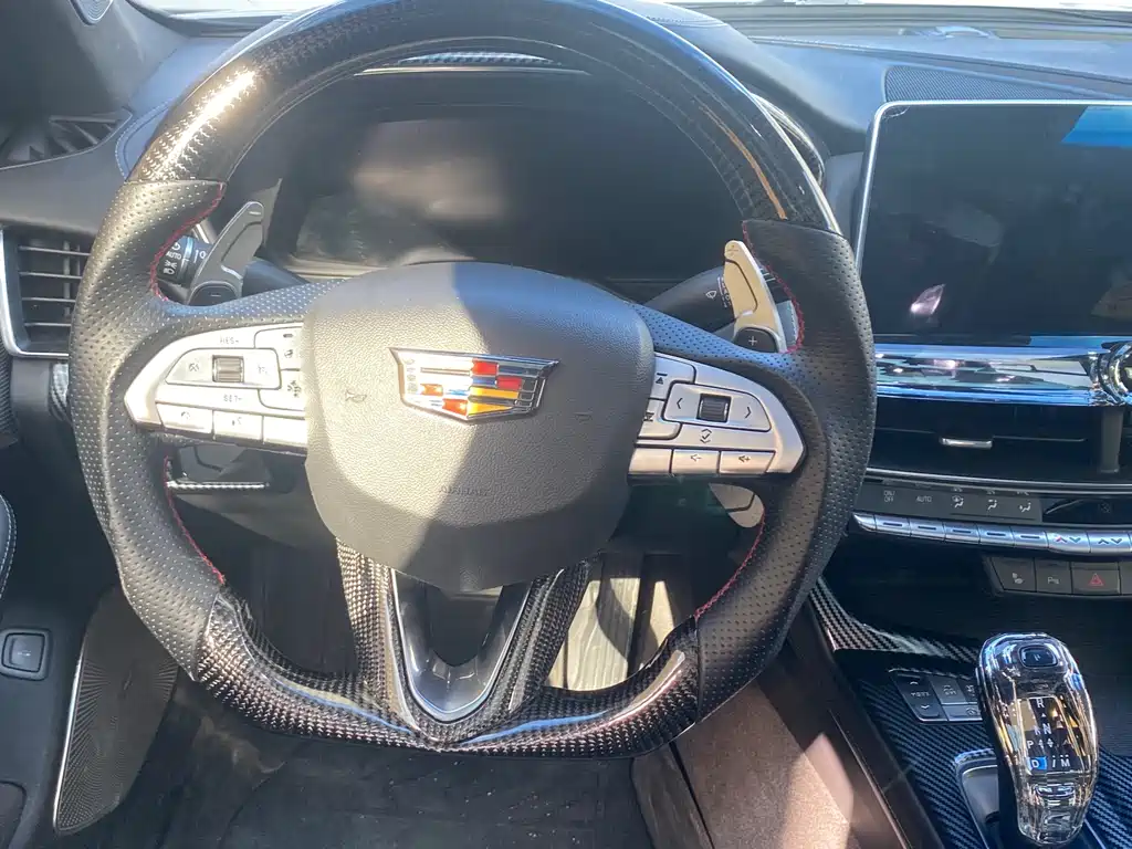 Cadillac CT5 — фото 9