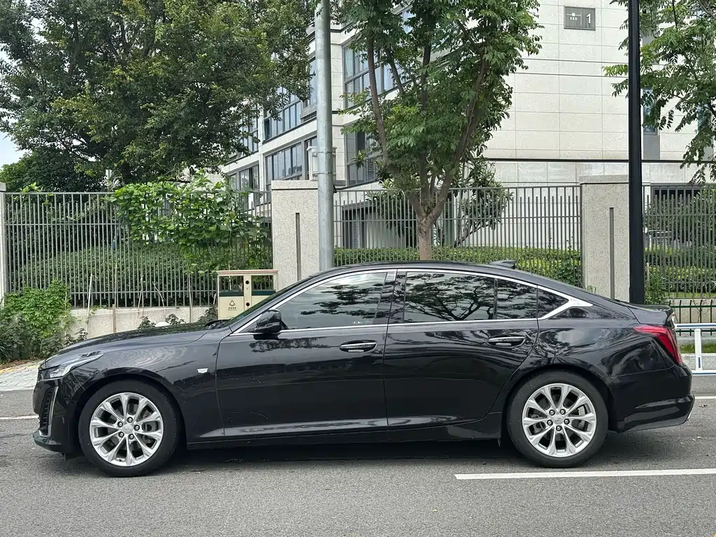 Cadillac CT5 — фото 4