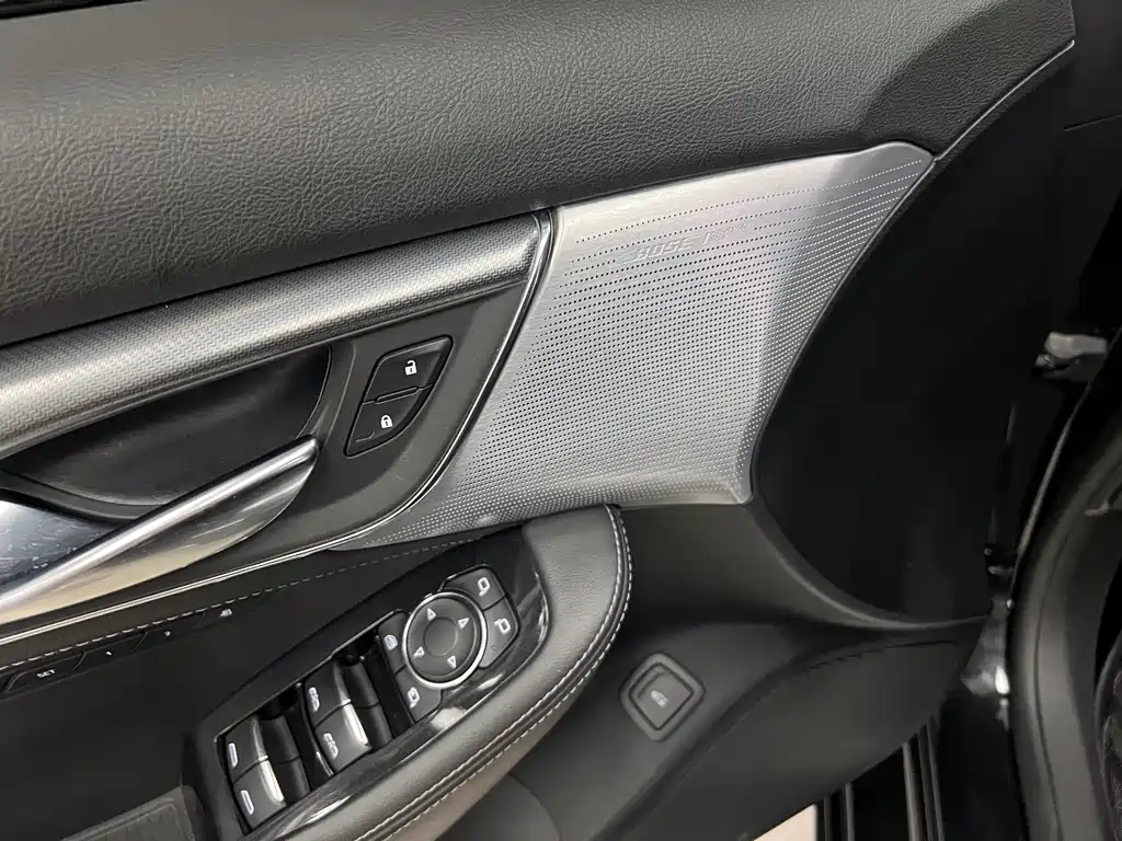 Cadillac CT5 — фото 9