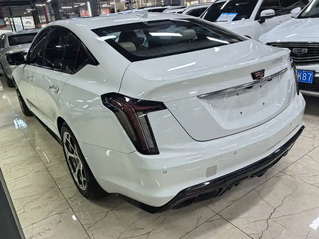 Cadillac CT5 — фото 4