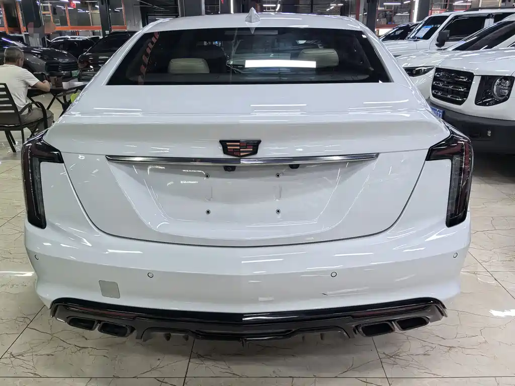 Cadillac CT5 — фото 5