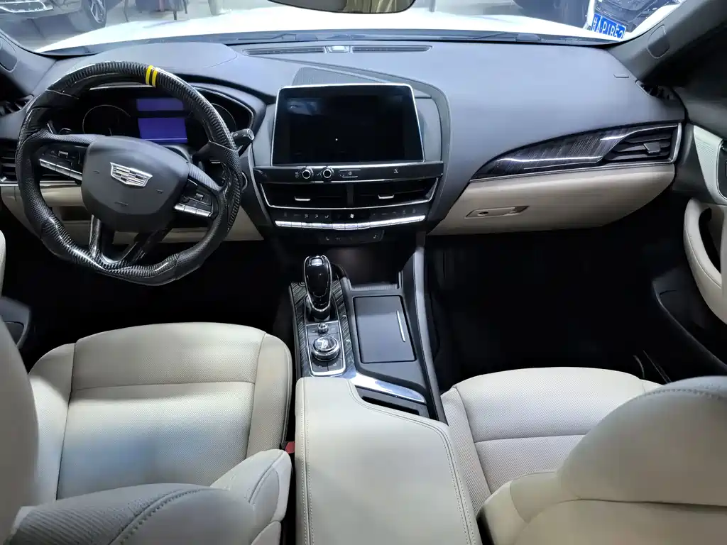 Cadillac CT5 — фото 8