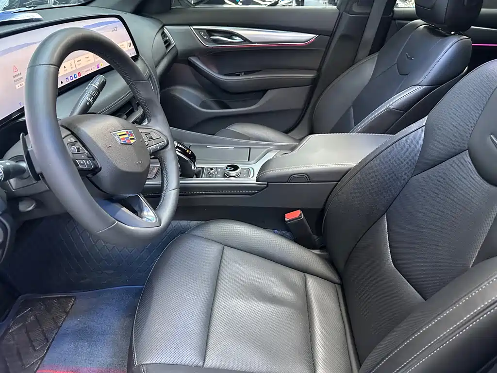 Cadillac CT5 — фото 4