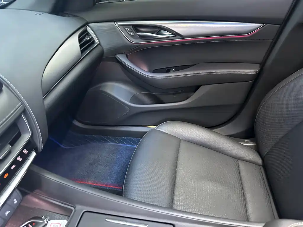 Cadillac CT5 — фото 7