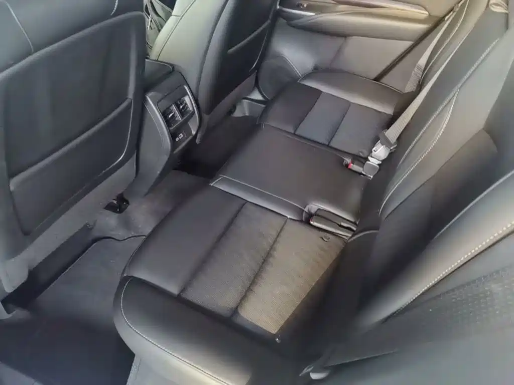 Cadillac XT4 — фото 17