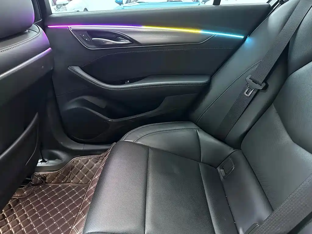 Cadillac CT5 — фото 11