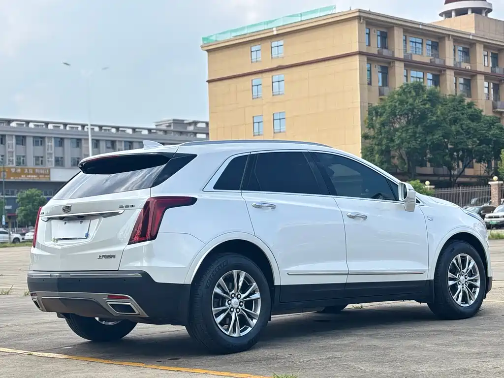 Cadillac XT5 — фото 8