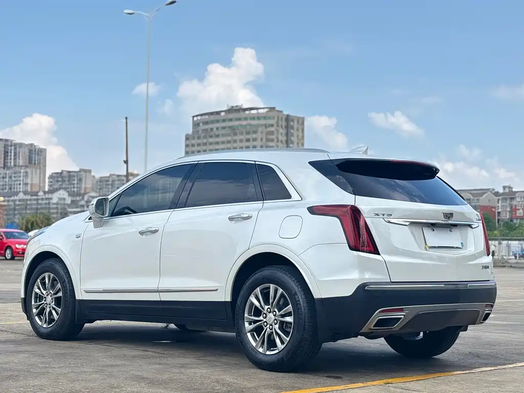 Cadillac XT5 — фото 10