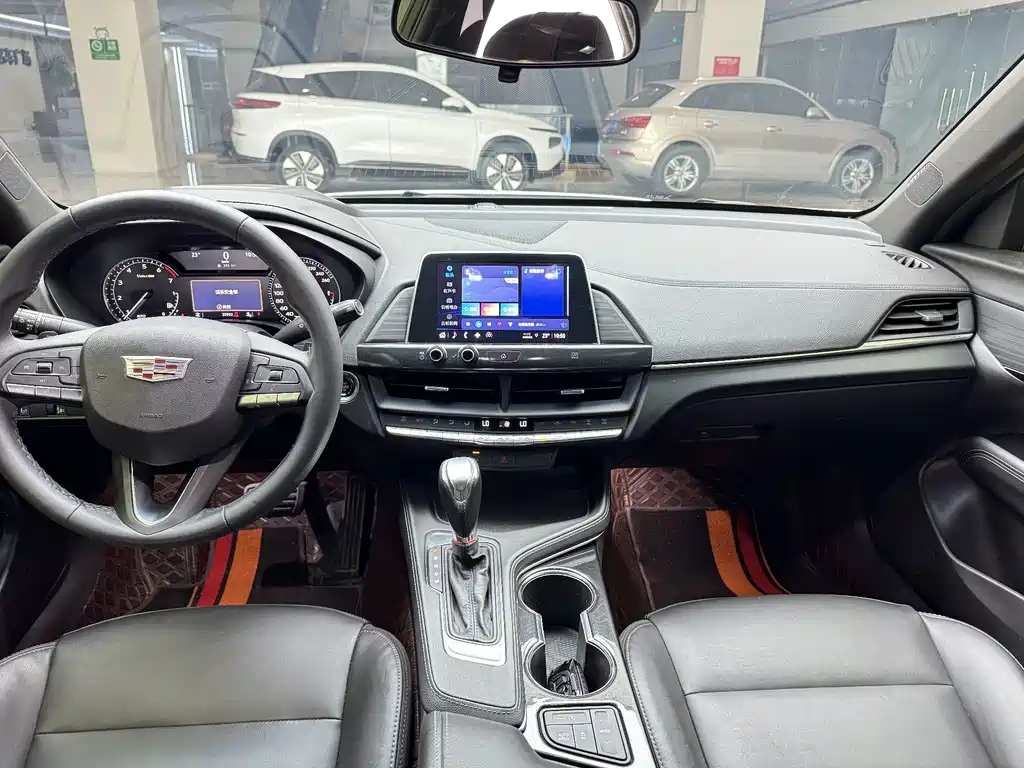 Cadillac CT4 — фото 5