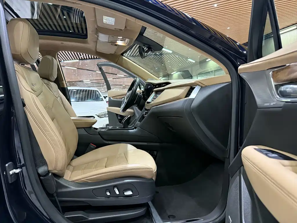 Cadillac XT5 — фото 11