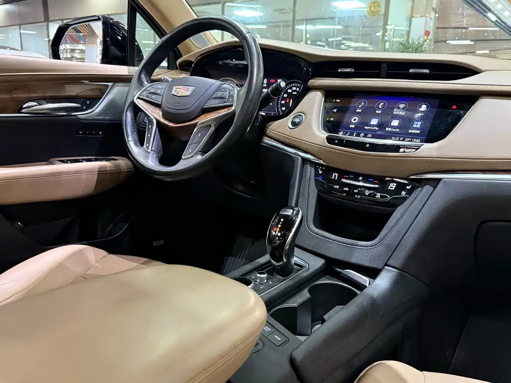 Cadillac XT5 — фото 13