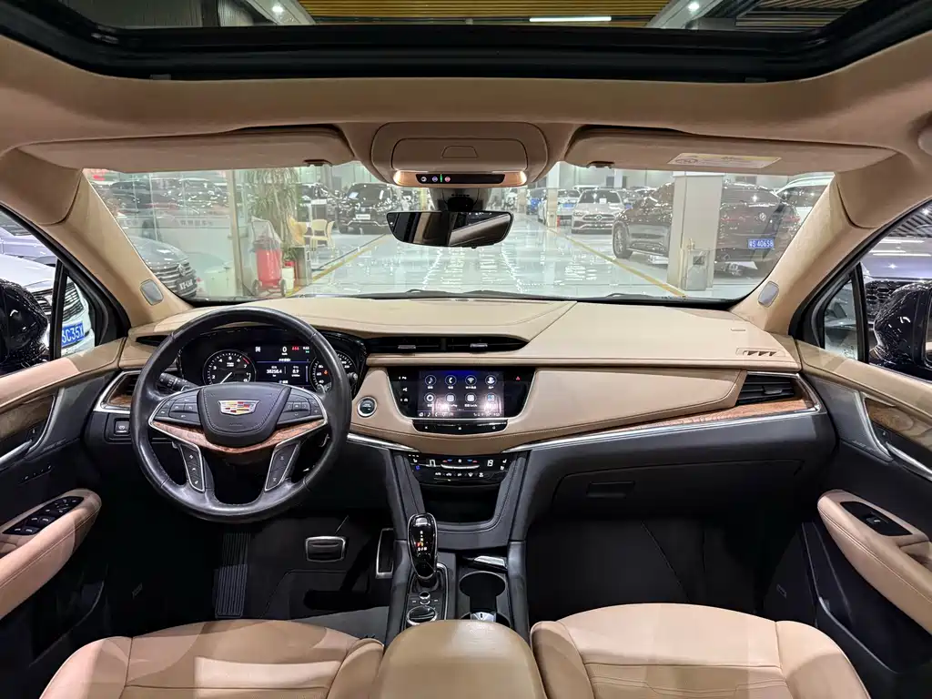 Cadillac XT5 — фото 15