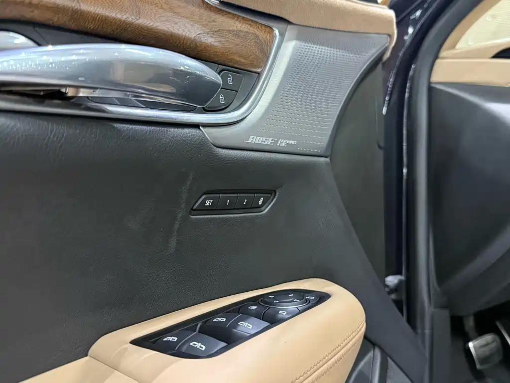 Cadillac XT5 — фото 17