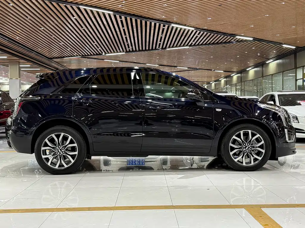Cadillac XT5 — фото 7