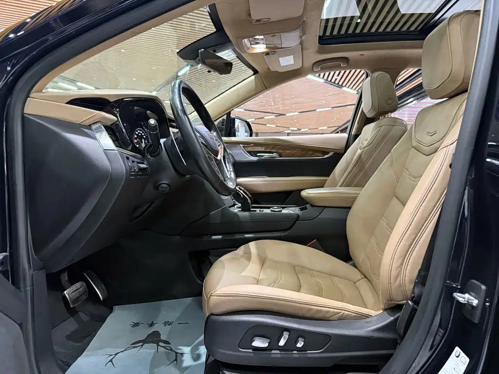 Cadillac XT5 — фото 8