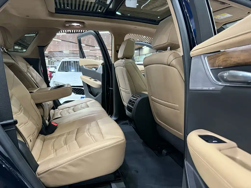 Cadillac XT5 — фото 9
