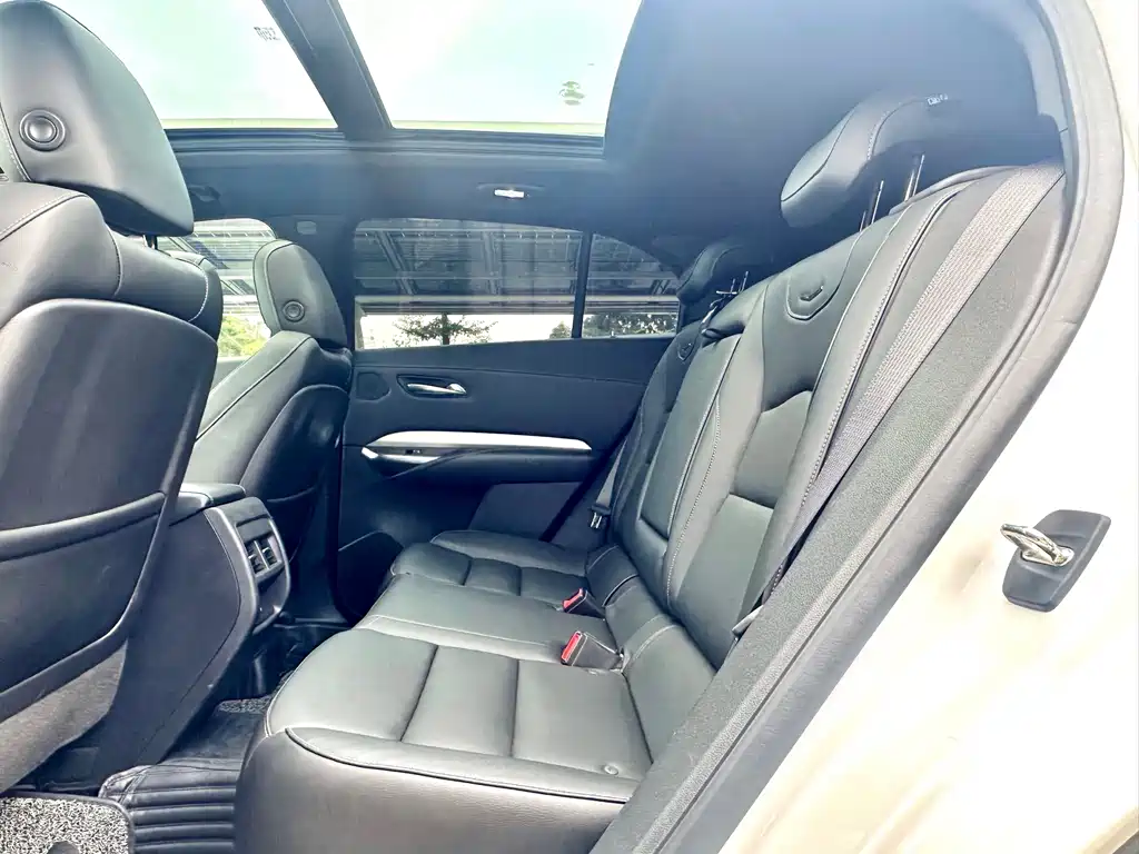 Cadillac XT4 — фото 13