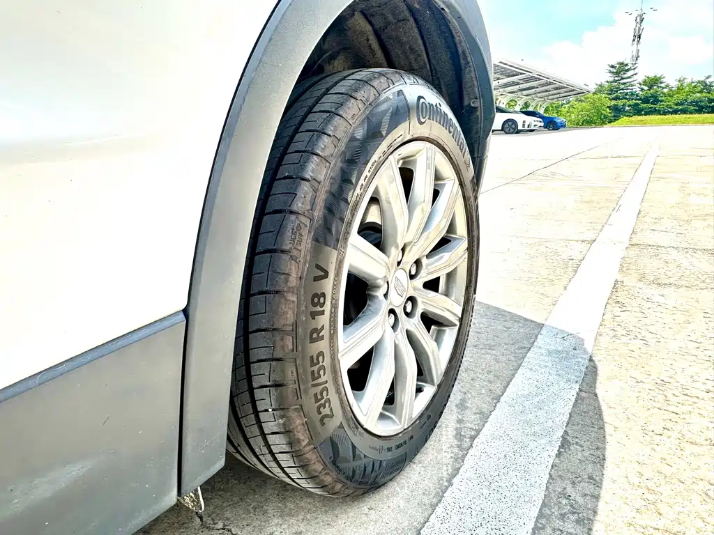 Cadillac XT4 — фото 20
