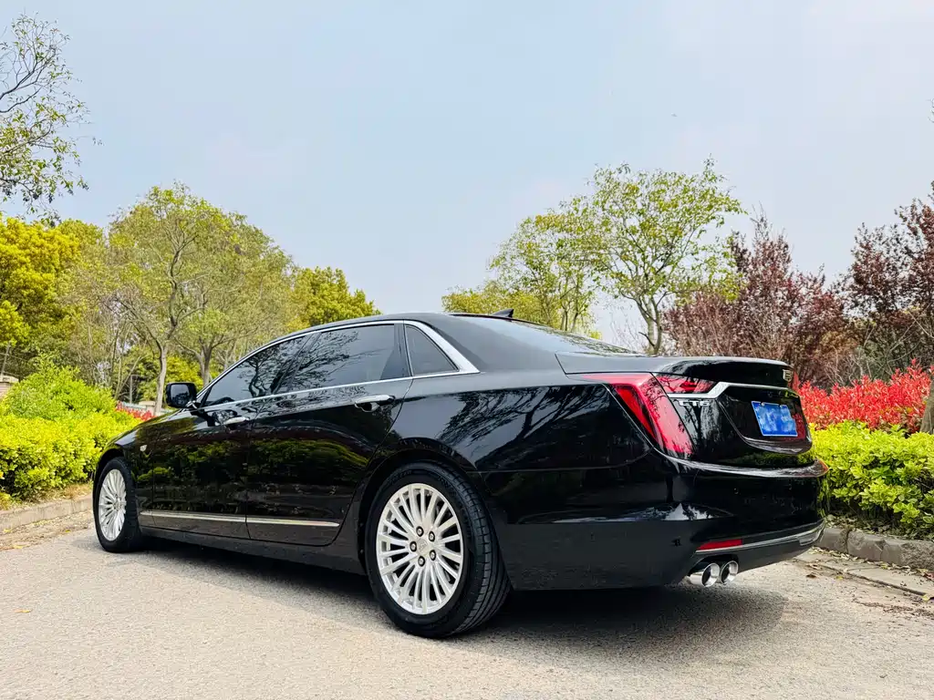 Cadillac CT6 — фото 13