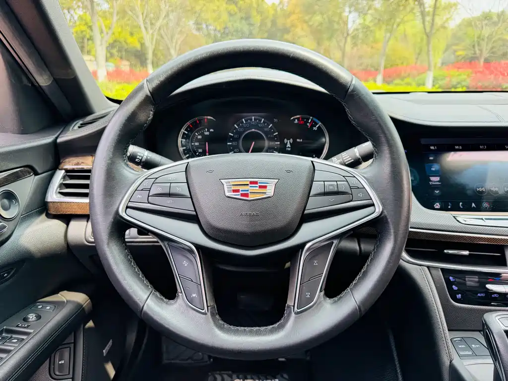 Cadillac CT6 — фото 9