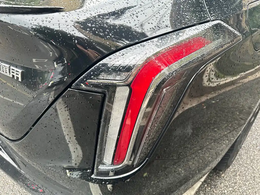 Cadillac CT4 — фото 23