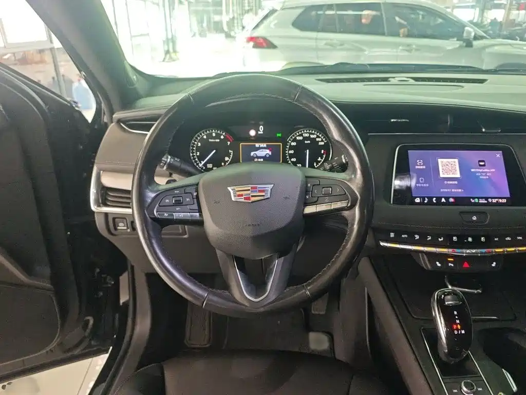 Cadillac XT4 — фото 3