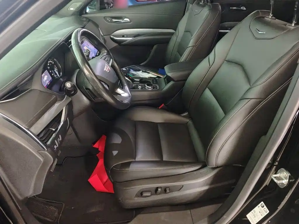 Cadillac XT4 — фото 8