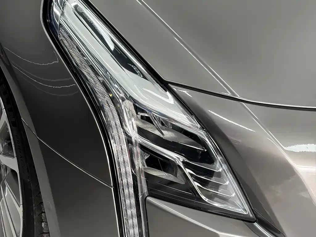 Cadillac CT6 — фото 22