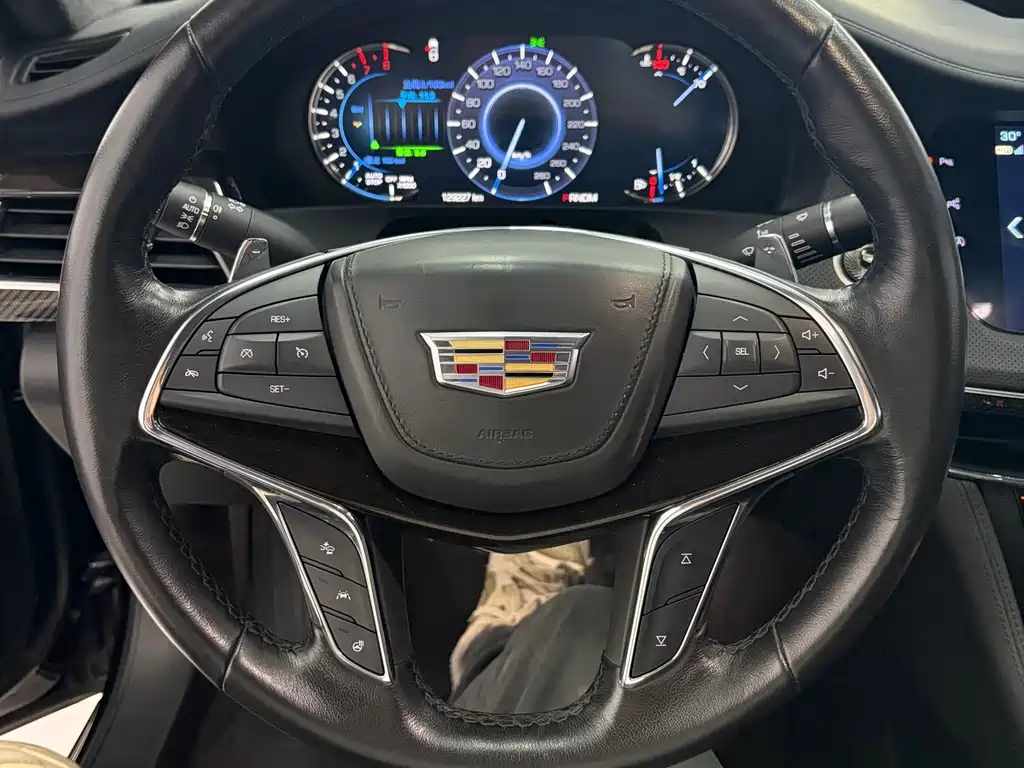 Cadillac CT6 — фото 7